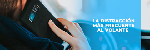 La distracción más frecuente al volante según la DGT