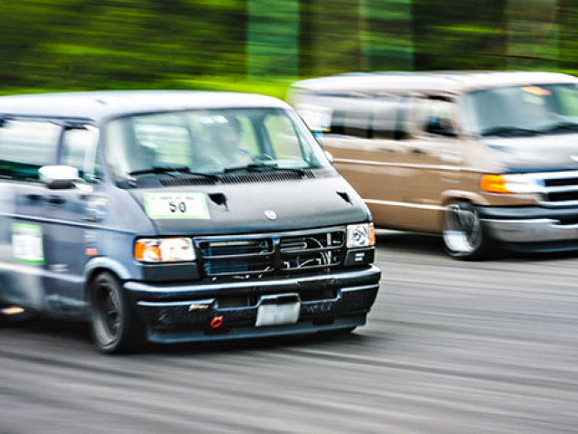 Carreras en Japón de furgonetas tuneadas
